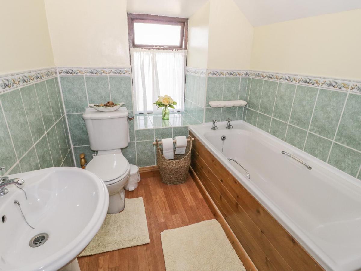 Penrhyddion Ucha Villa Capel Garmon Ngoại thất bức ảnh